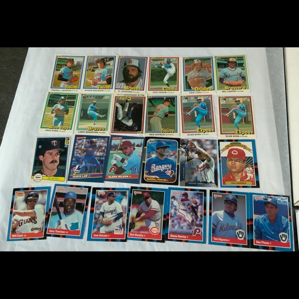 Bundle of Baseball Cards Lot 300